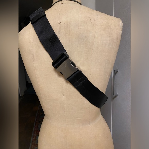 SANDRO OVERSIZED BELT BAG IN BLACK - Picture 4 of 15